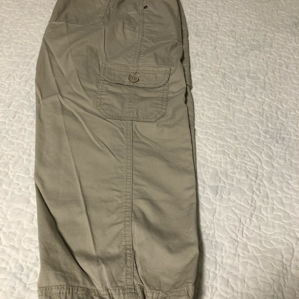 Size 8, khaki cargo capri pants - Picture 3 of 5
